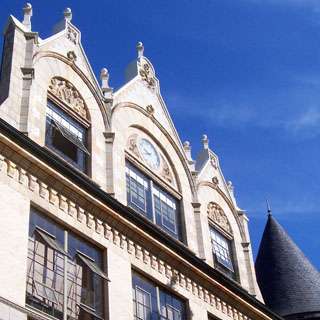 University of Washington Denny Hall closeup of front fascade made of Tenino Sandstone in the French Chateauesque style